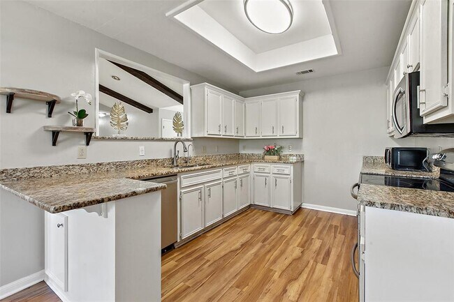 Building Photo - 124 Poplar Dr
