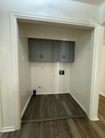 Building Photo - 7747 Dentcrest Dr