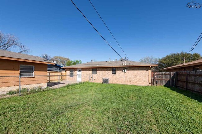Building Photo - 4448 Cunningham Dr