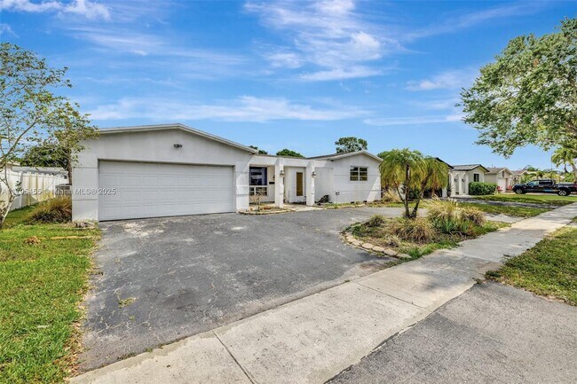 Building Photo - 9121 SW 54th Pl