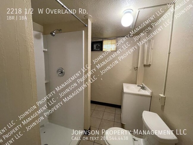 Building Photo - Private 1-Bedroom Daylight Basement Unit o...