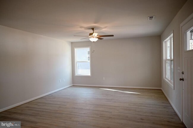 Building Photo - 86 Woodbine Dr