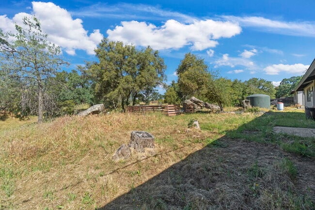 Building Photo - 31331 Auberry Rd