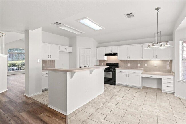 Building Photo - 15423 Quinley Dr