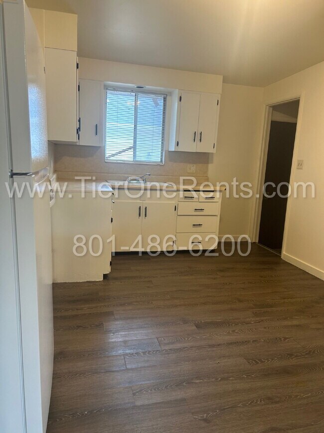 Building Photo - NO DEPOSIT option available for qualified ...