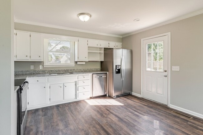 Building Photo - 1311 Mini Ct N