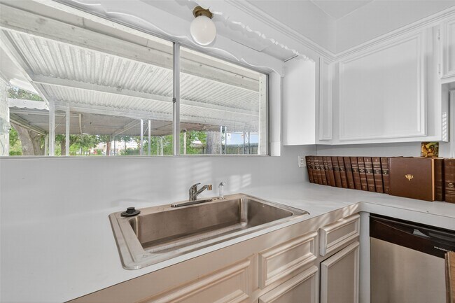 Building Photo - 3438 5th St