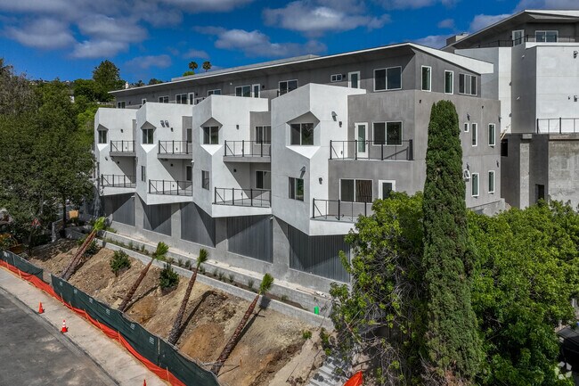 Building Photo - Romeria Pointe
