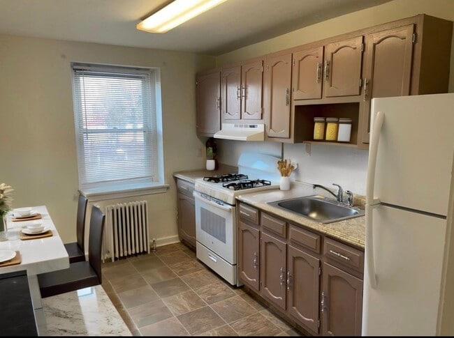 Building Photo - 55 Sayers Ave