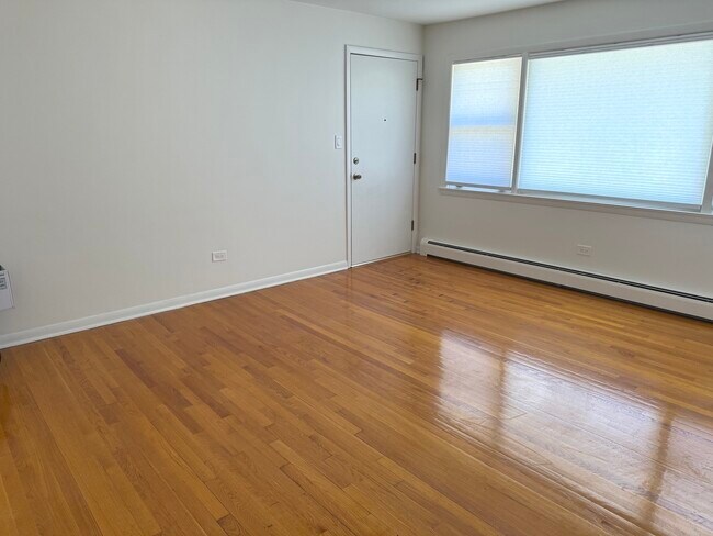 Building Photo - 8300 W Forest Preserve Dr