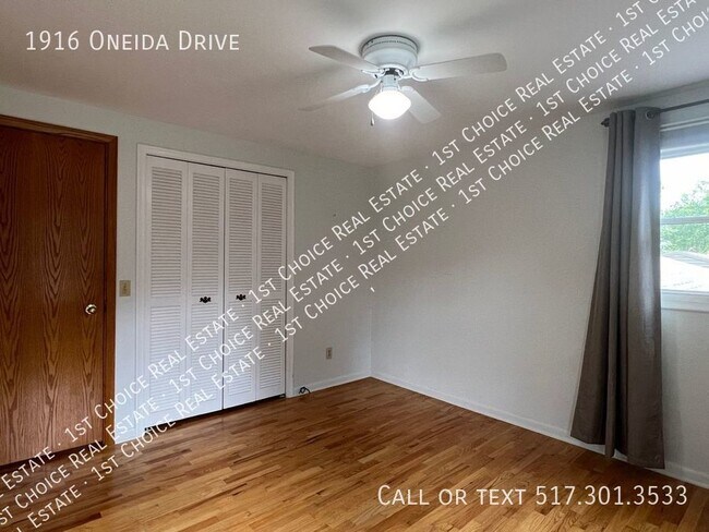 Building Photo - 1916 Oneida Dr