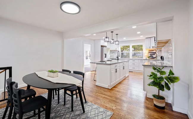 Building Photo - 5584 Morning St