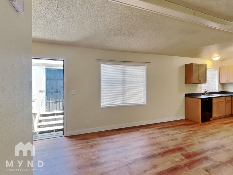 Building Photo - 979 45th St
