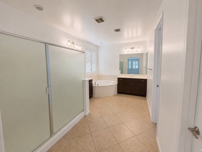 Building Photo - 2595 E Ebony Dr