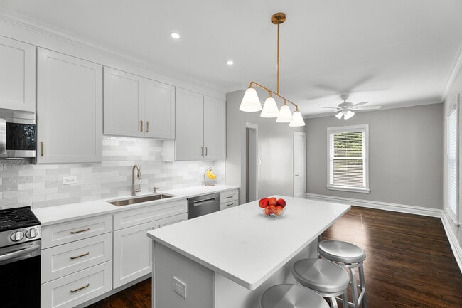 Building Photo - 1322 Wilmette Ave