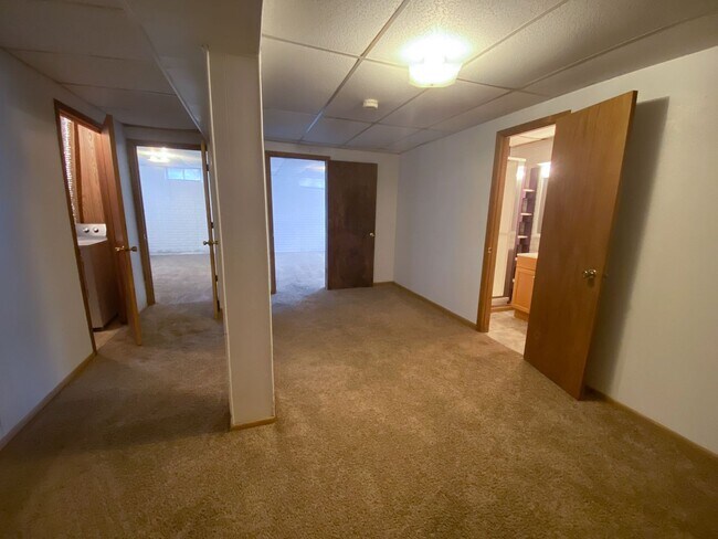 Building Photo - Harris Townhome