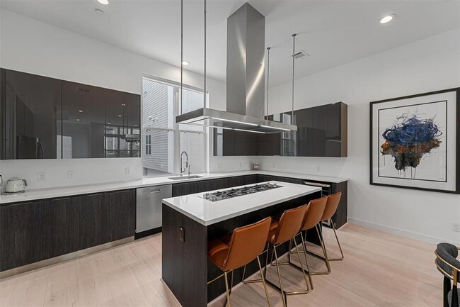 Building Photo - 5854 E Post Oak Ln