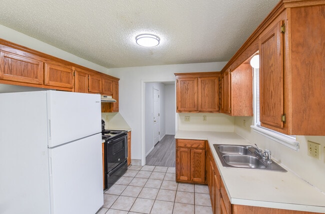 Building Photo - 512 Carson Rd