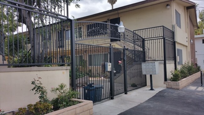 Building Photo - HOLIDAYSPECIAL-1 Mo Free REBATE! La Mesa: ...