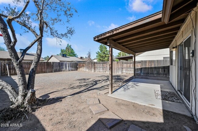 Building Photo - 2906 E Impala Ave