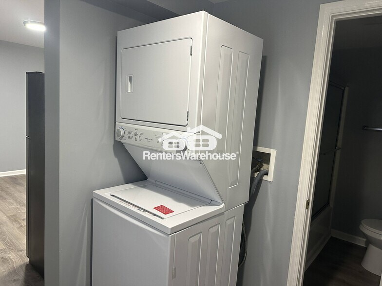 Building Photo - 1503 Cox St