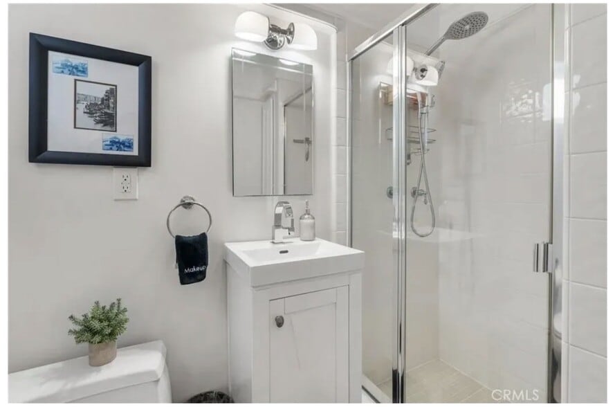 Building Photo - 1317 W Bay Ave