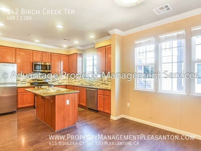 Building Photo - 142 Birch Creek Terrace