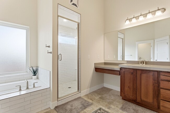 Building Photo - 415 E Earl St