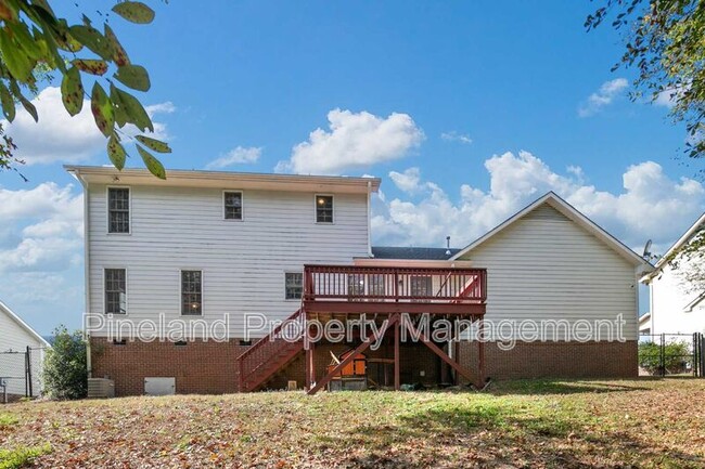 Building Photo - 320 Roundtree Dr