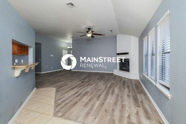 Building Photo - 3 Bedroom Pet-Friendly Home in EDMOND, OK with Main Street Renewal