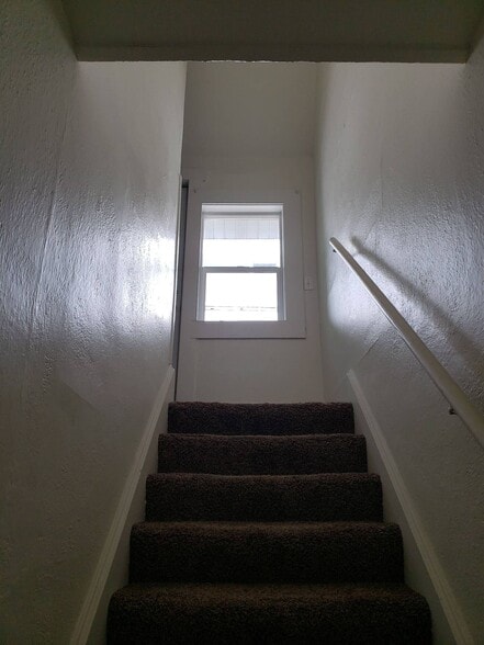 Building Photo - 515 NE Kamiaken St