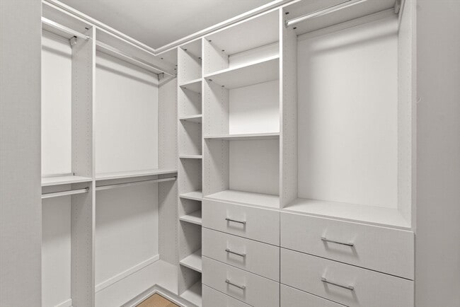 Building Photo - 51 Silver St