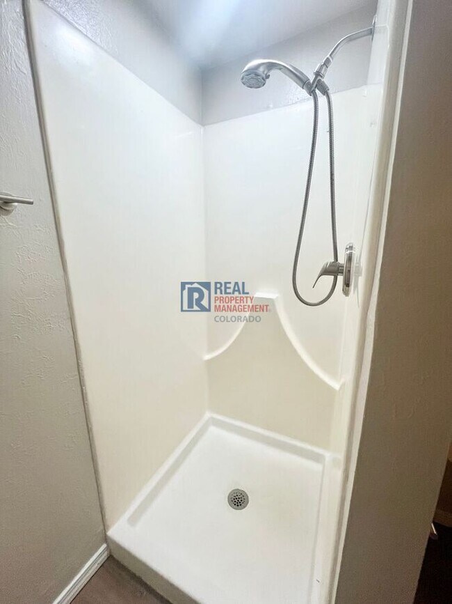 Building Photo - 392 W Rockrimmon Blvd