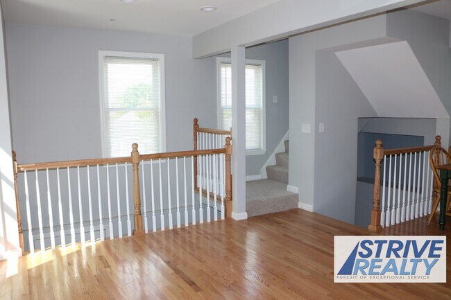 Building Photo - 22 Clyde St