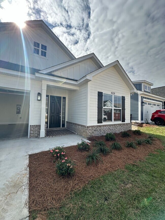 Building Photo - Gorgeous New Contsruction 3 bedroom/2 full...