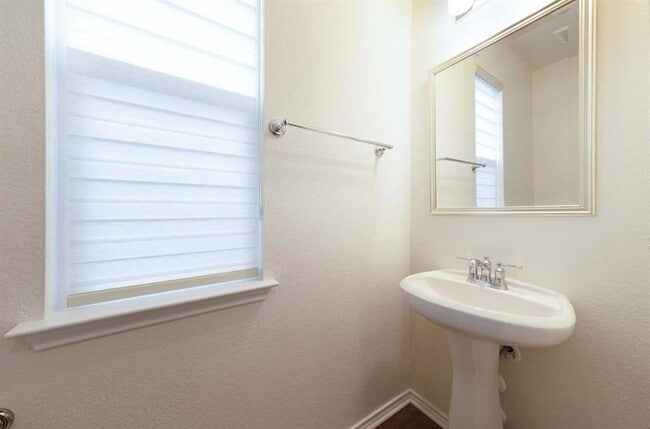 Building Photo - 803 Sandhill Branch Dr