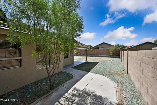 Building Photo - 43863 W Cahill Dr