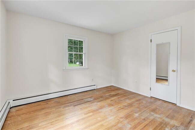 Building Photo - 4 Cranbury Woods Rd