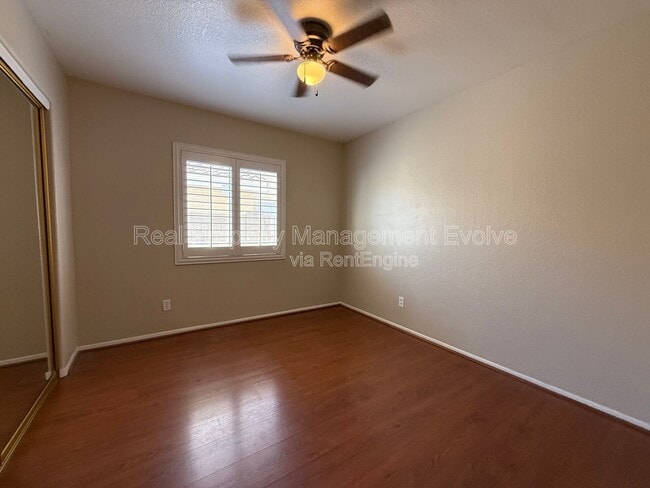 Building Photo - 1007 W Cooley Dr