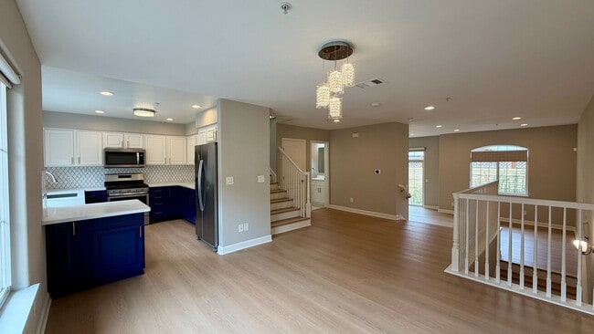 Building Photo - 1043 Helen Ave