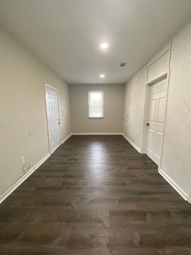 Building Photo - OCONEE COUNTY - Lovely 3 bedroom 2 bathroo...
