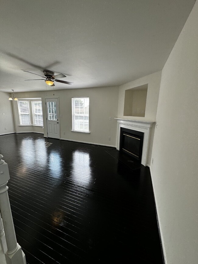 Building Photo - Charming 4 Bed, 2.5 Bath Home in Frederick...