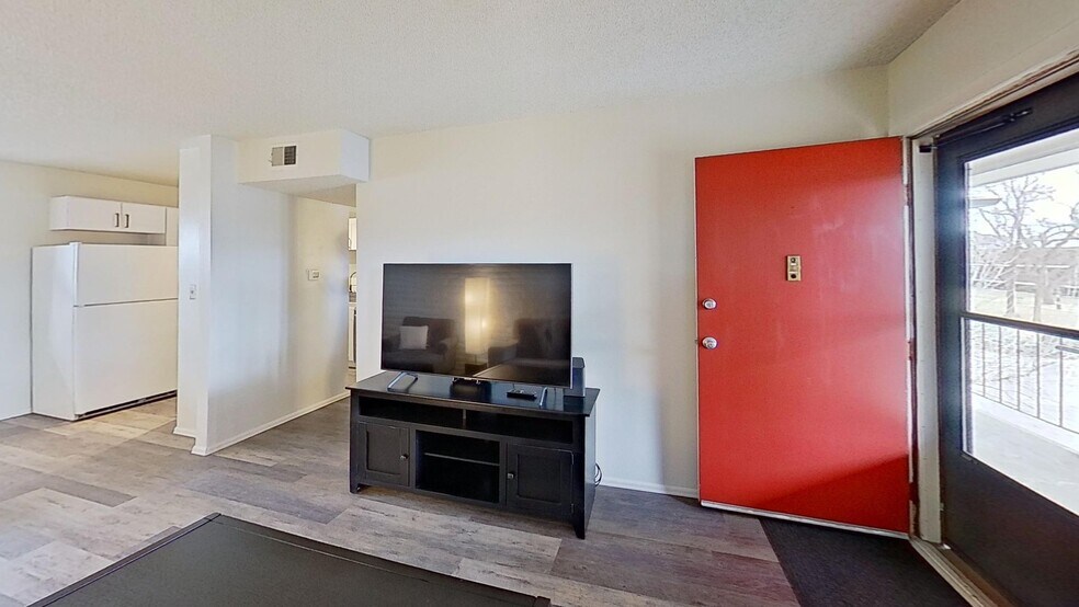 Building Photo - 6800 E Tennessee Ave