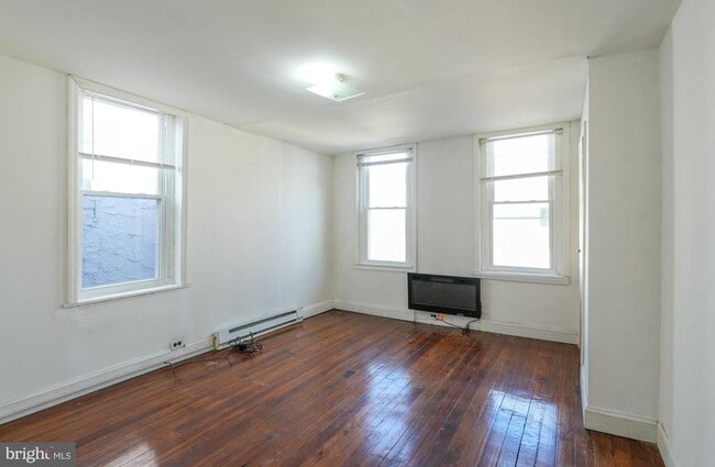 Building Photo - 2127 Morris St