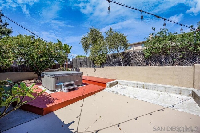 Building Photo - 8810 Mariposa St