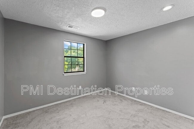 Building Photo - 2902 Eaton St