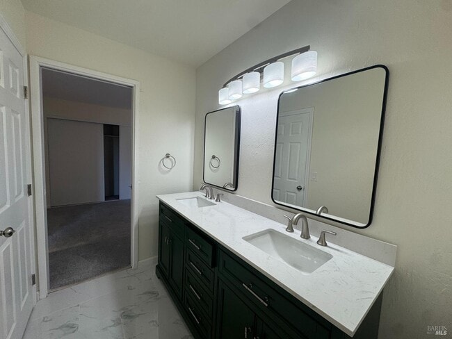 Building Photo - 28 Arana Cir