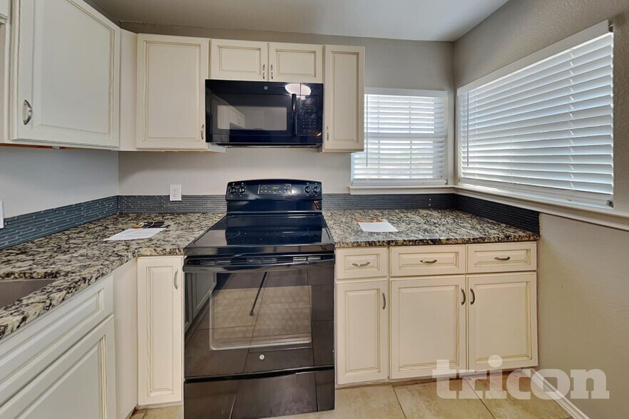 Building Photo - 706 Olney Dr