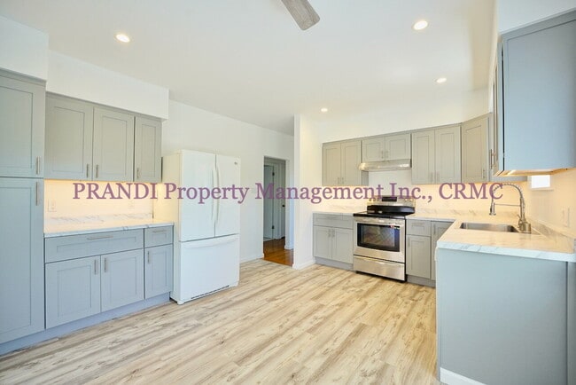 Building Photo - Available now!  3 Bedroom Gerstle Park home