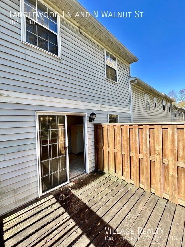 Building Photo - Spacious 3-BR Townhome in Dallastown Schoo...